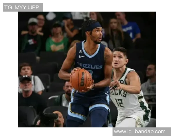 文班在季前赛频繁失误米奇称其为尝试新打法与阵容磨合的必要过程