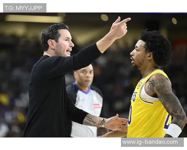 湖人无中锋阵容逆袭独行侠最后9分38秒狂胜19分展现强大实力